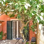 Martha's Apartament *